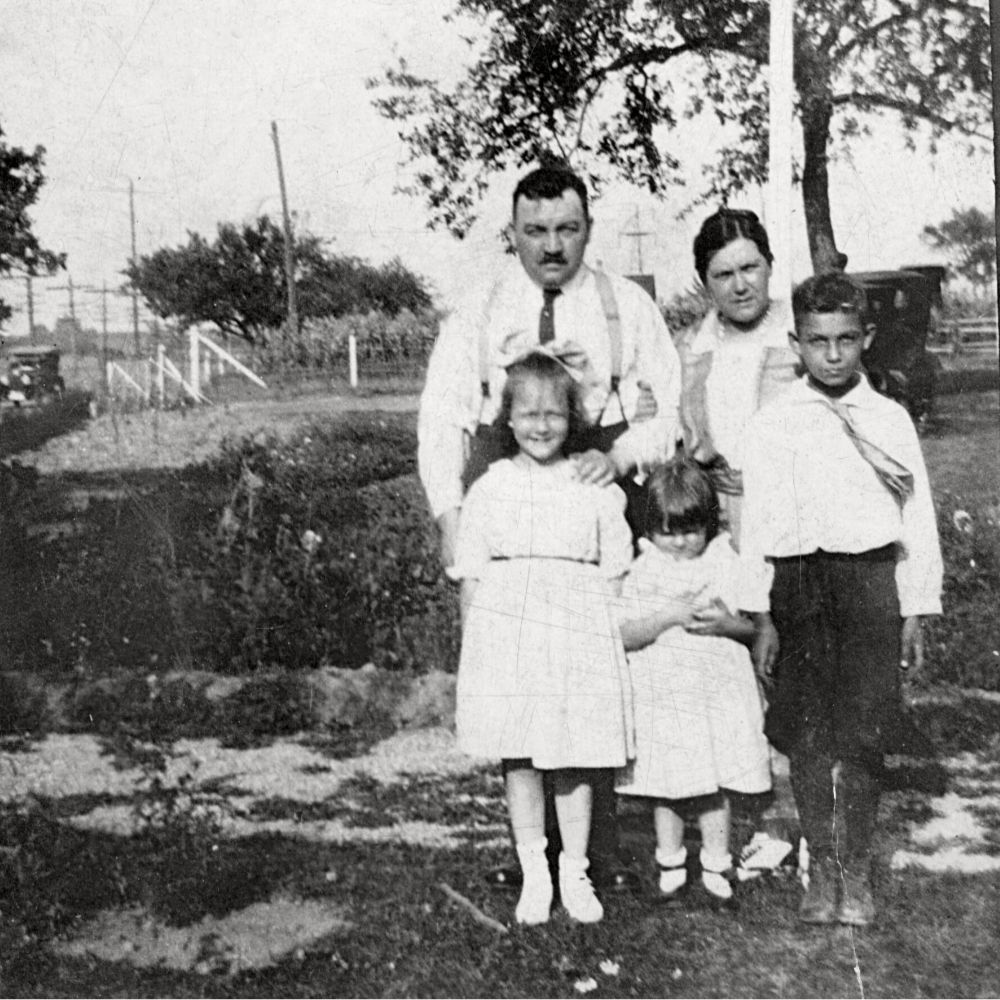 Timeline Image for 1920 Image of Carl, Lena, and Family in 1920